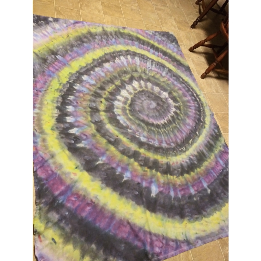 Tie-dye wall tapestry